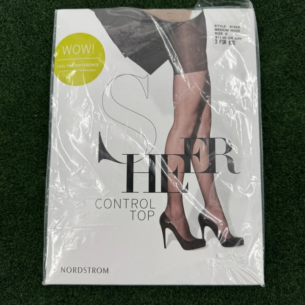 Nordstrom NPG Sheer Control Top Pantyhose Medium Nude Size D Hosiery‎